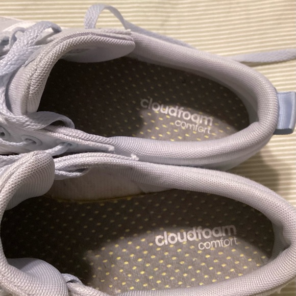 Women's Adidas canvas light blue shoe size 9 - Picture 3 of 3